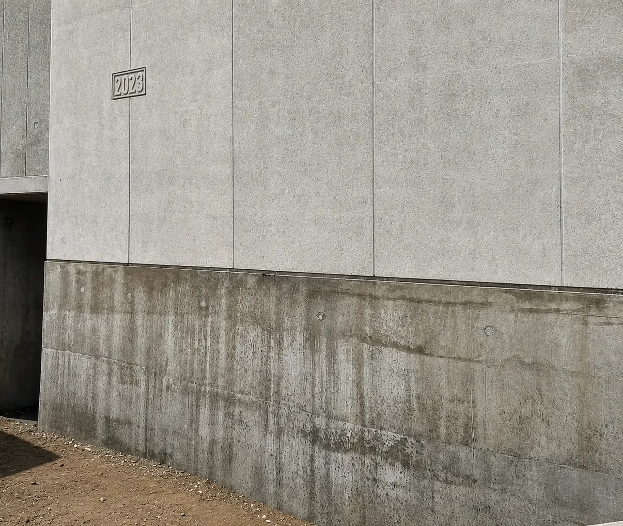 Cleaned concrete wall after professional graffiti removal with preserved surface structure.