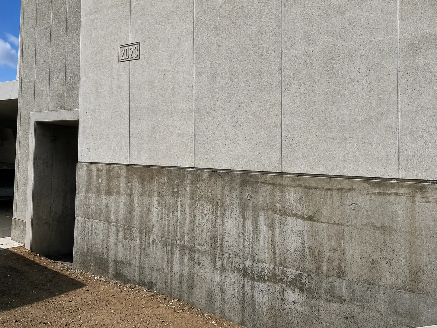 Cleaned concrete wall after professional graffiti removal with preserved surface structure.